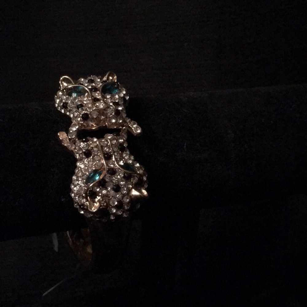 Gorgeous Leopard Head jeweled bracelet